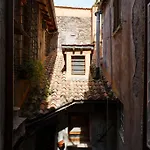 Navona, Old Rome Lodge