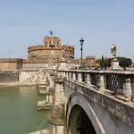 Navona, Old Rome Lodge